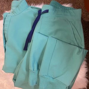 COPY - FIGS scrub set